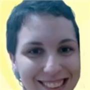 Professora de ciências e biologia. Especialista em fazer crianças de 10 a 60 anos se apaixonarem pela ciência